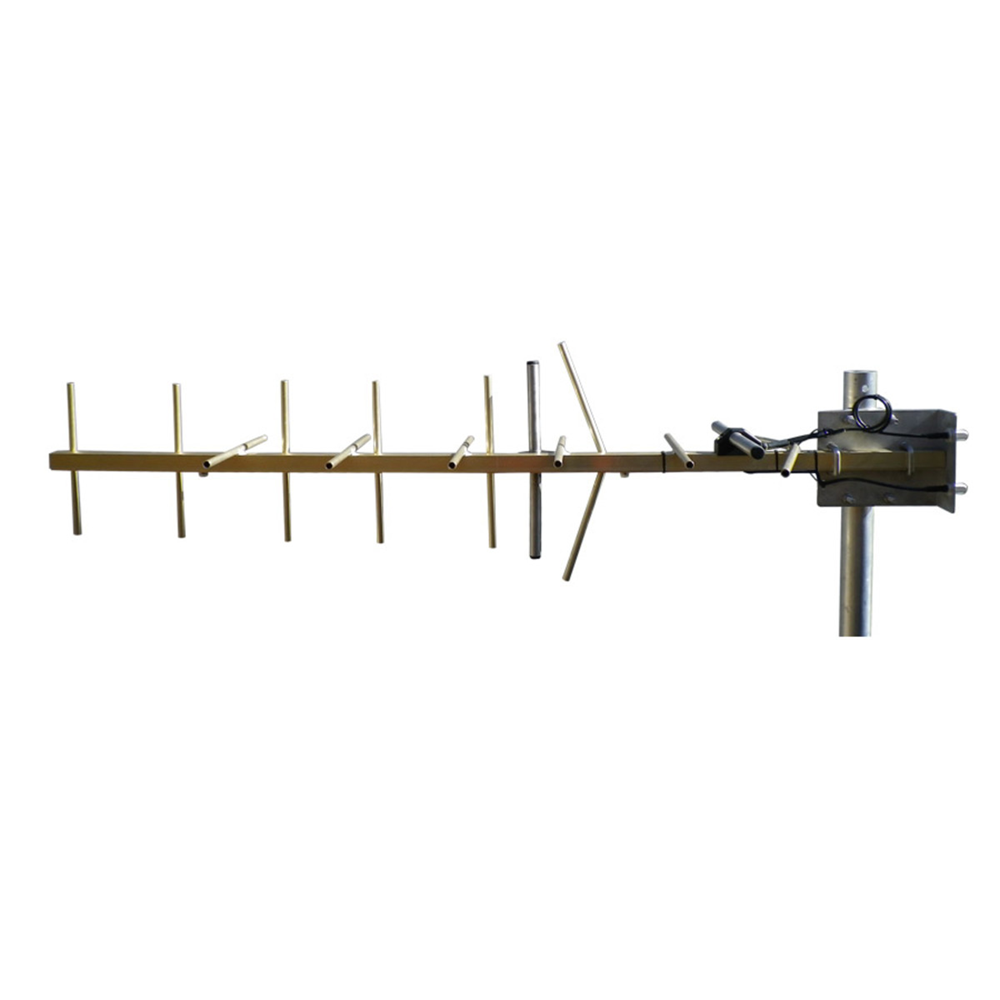 11 element combination antenna for reliable TV signal reception and outdoor installation