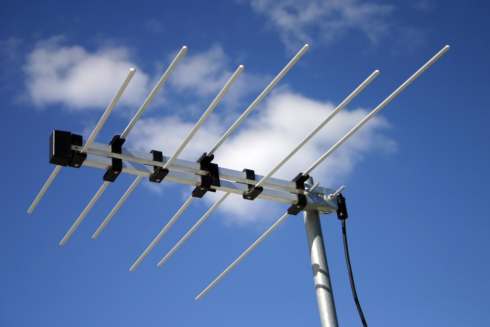 Log Periodic VHF Antenna (Channel 6-12) – high-gain directional antenna for clear VHF reception in 174-230 MHz range.