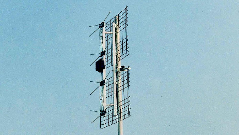 Delta Phased Array UHF Antenna Large, high-gain outdoor aerial for reliable TV reception in weak signal or interference-prone areas