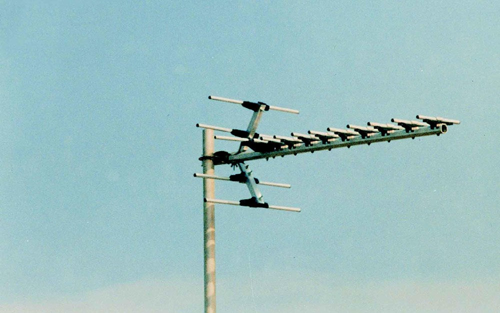 UHF 15 Element Wideband Yagi Antenna for channels 0–69, high-gain outdoor TV antenna with durable aluminium construction