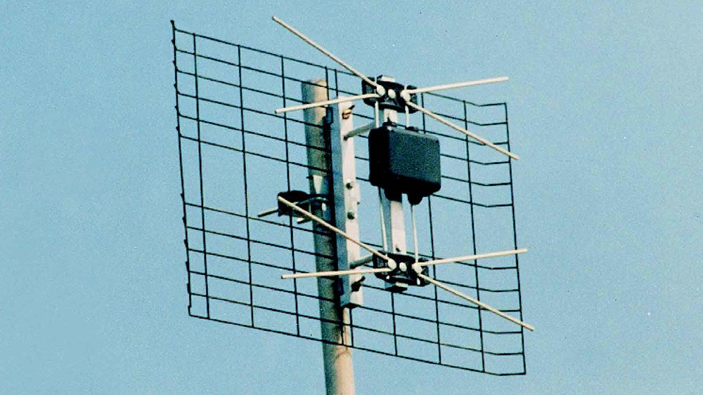 UHF Phased Array TV Antenna with high gain wideband design, ideal for weak signal and fringe areas, durable aluminium outdoor construction